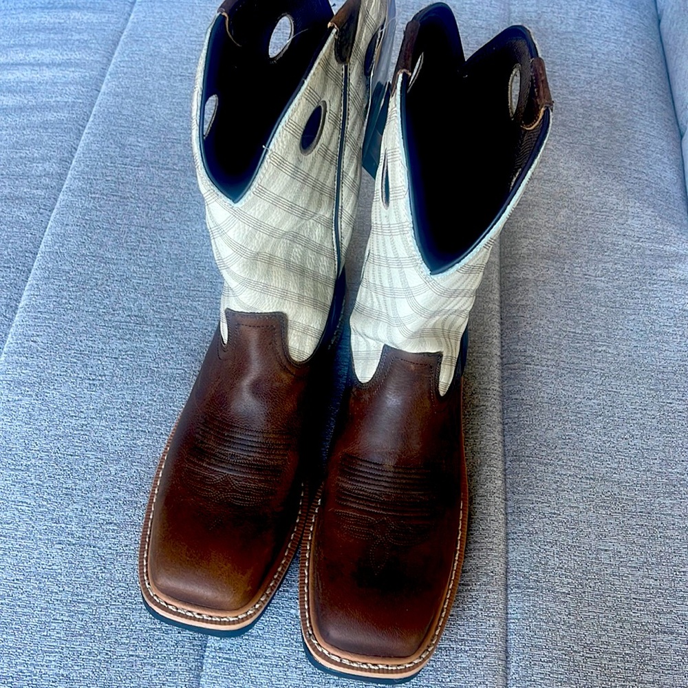 Justin work boots steel toe size 13d. New with tags